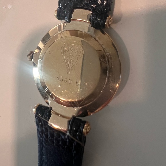 GUCCI * 4500L Quartz Watch - Picture 8 of 9